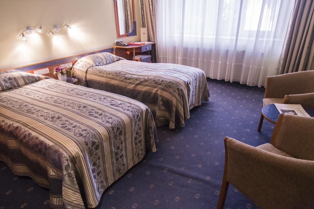 Caro Hotel Bukarest Exteriör bild